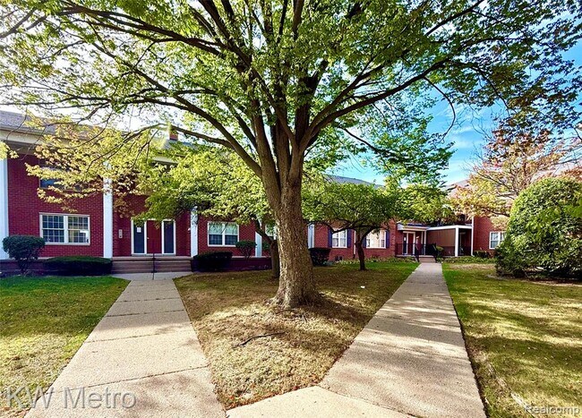 27689 Echo Valley W in Farmington Hills, MI - Building Photo - Building Photo