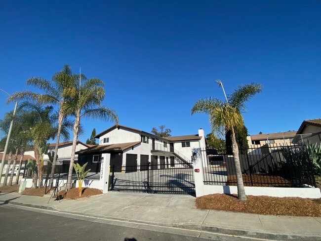 1239 N Citrus Ave, Unit 4