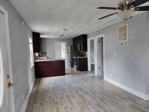 321 Ashlawn Dr in Norfolk, VA - Foto de edificio - Building Photo