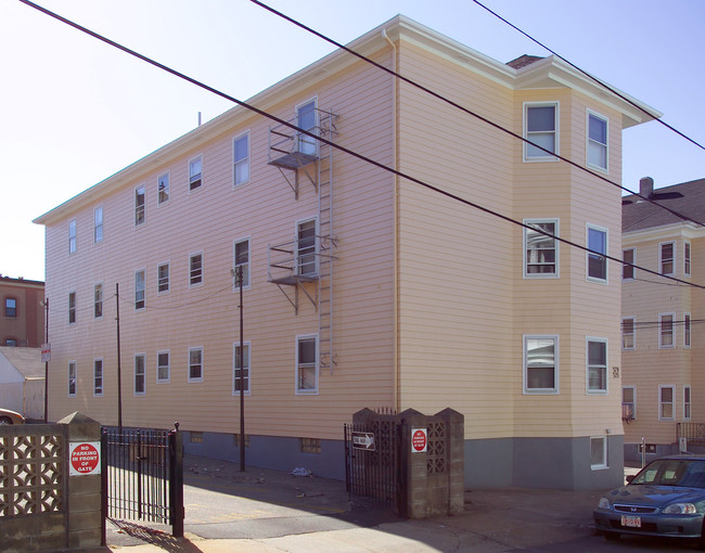 379 Ferry St in Fall River, MA - Building Photo - Building Photo