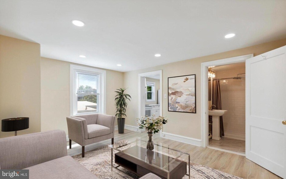 264 Walnut St in Phoenixville, PA - Building Photo