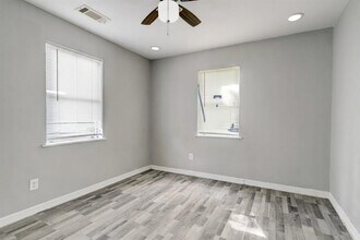 7438 Bywood St in Houston, TX - Building Photo - Building Photo