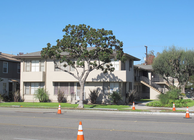 1165 E Carson St in Long Beach, CA - Foto de edificio - Building Photo