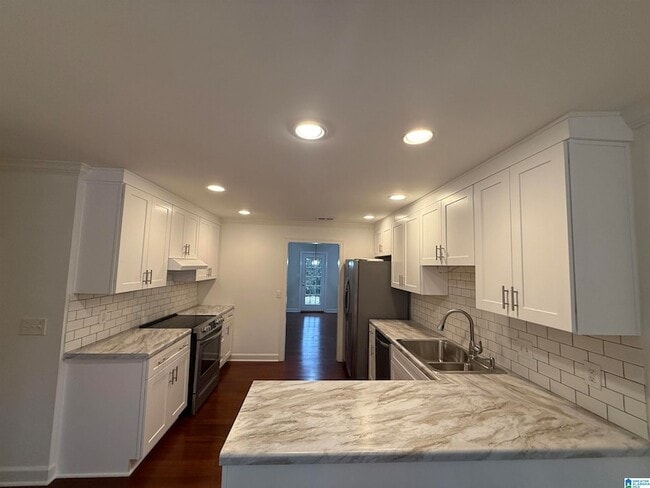 113 Chase Plantation Pkwy in Hoover, AL - Foto de edificio - Building Photo