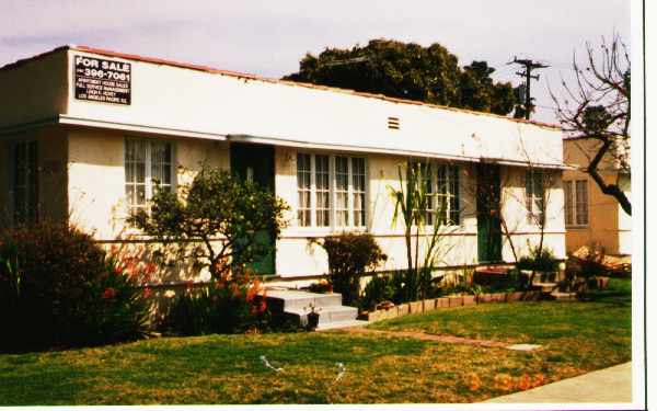 7107-7109 Kittyhawk Ave in Los Angeles, CA - Foto de edificio