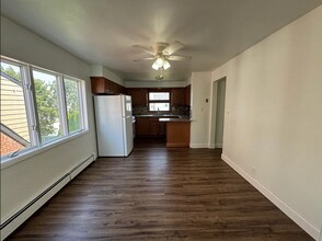 164 Eagle St, Unit 2nd floor in North Arlington, NJ - Foto de edificio - Building Photo