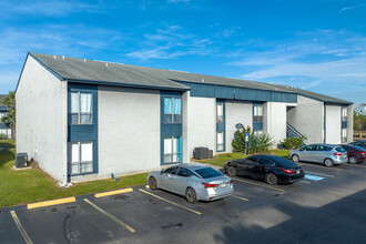 The Meadows in St. Petersburg, FL - Foto de edificio - Building Photo