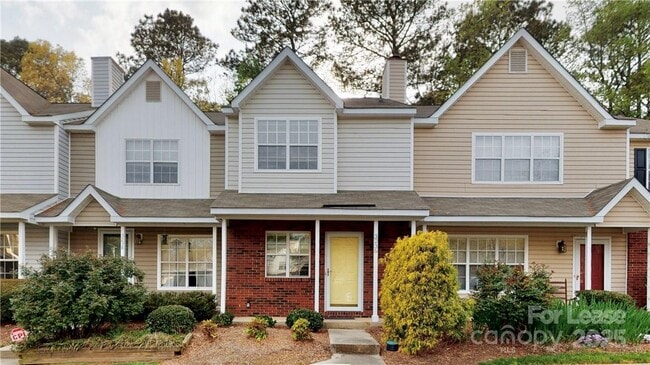 property at 3236 Summercroft Ln