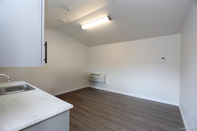 669 Broadway in Ulster Park, NY - Building Photo - Building Photo