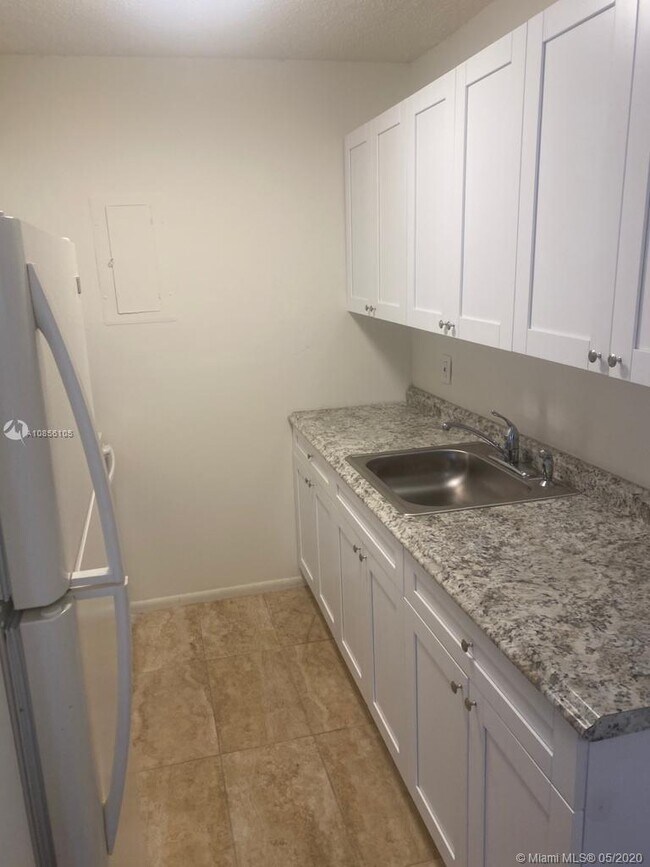 8907 NW 28th Dr-Unit -20 in Coral Springs, FL - Foto de edificio - Building Photo