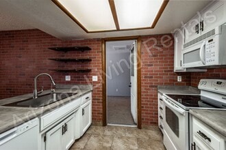 2220 Lucille Ave in Kingman, AZ - Building Photo - Building Photo