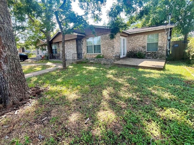 property at 304 Montopolis Dr