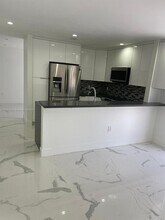7030 SW 41st Pl in Davie, FL - Building Photo - Building Photo