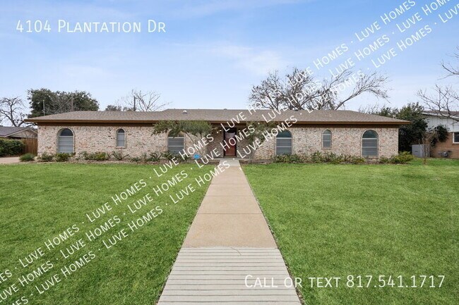 property at 4104 Plantation Dr