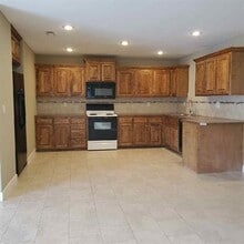 907 W Gay St in Warrensburg, MO - Building Photo - Building Photo