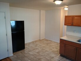 37 Reservoir Ave, Unit #2 in New Brunswick, NJ - Building Photo