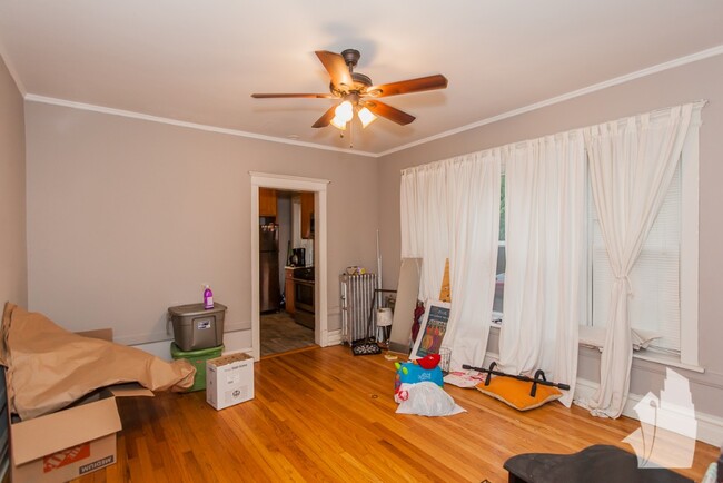 2061 W Birchwood Ave, Unit 1 in Chicago, IL - Building Photo - Building Photo