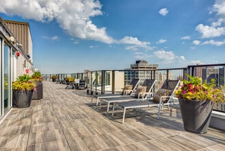 2555 N Clark St in Chicago, IL - Building Photo - Building Photo