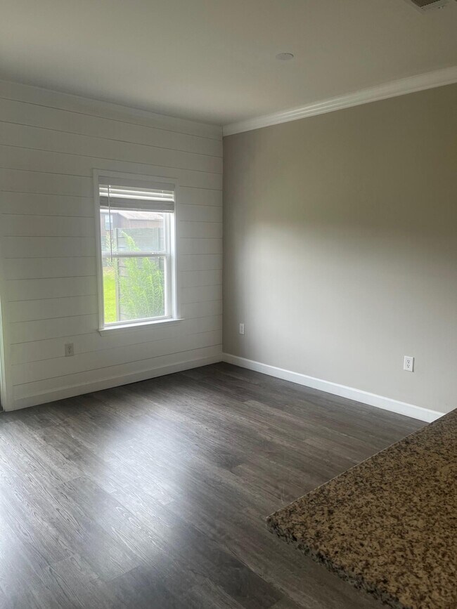 property at 1810 Stable Ln