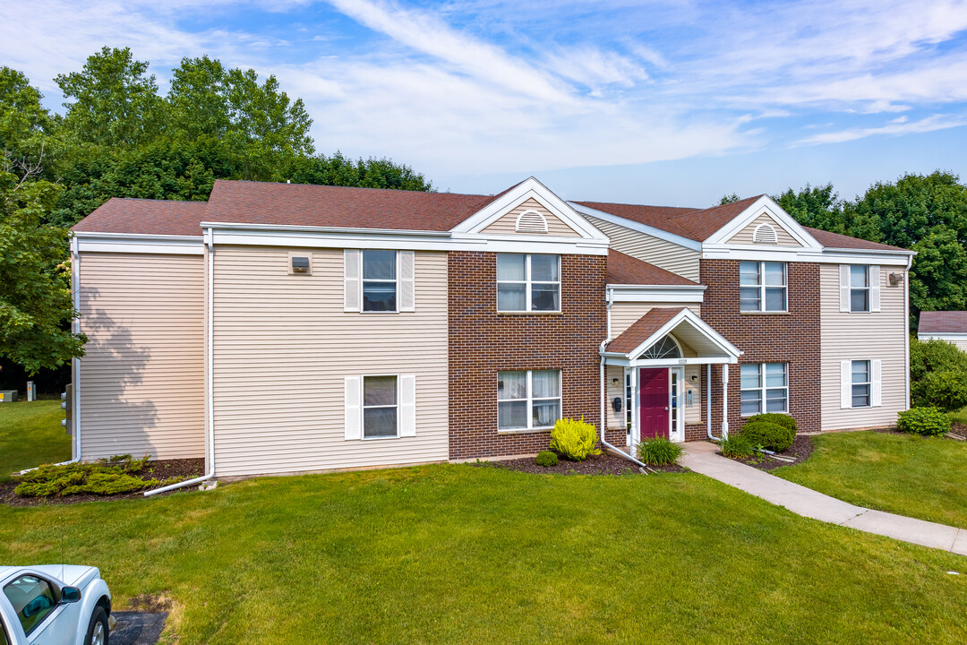 Summerfield Place Apartments in Oshkosh, WI - Building Photo