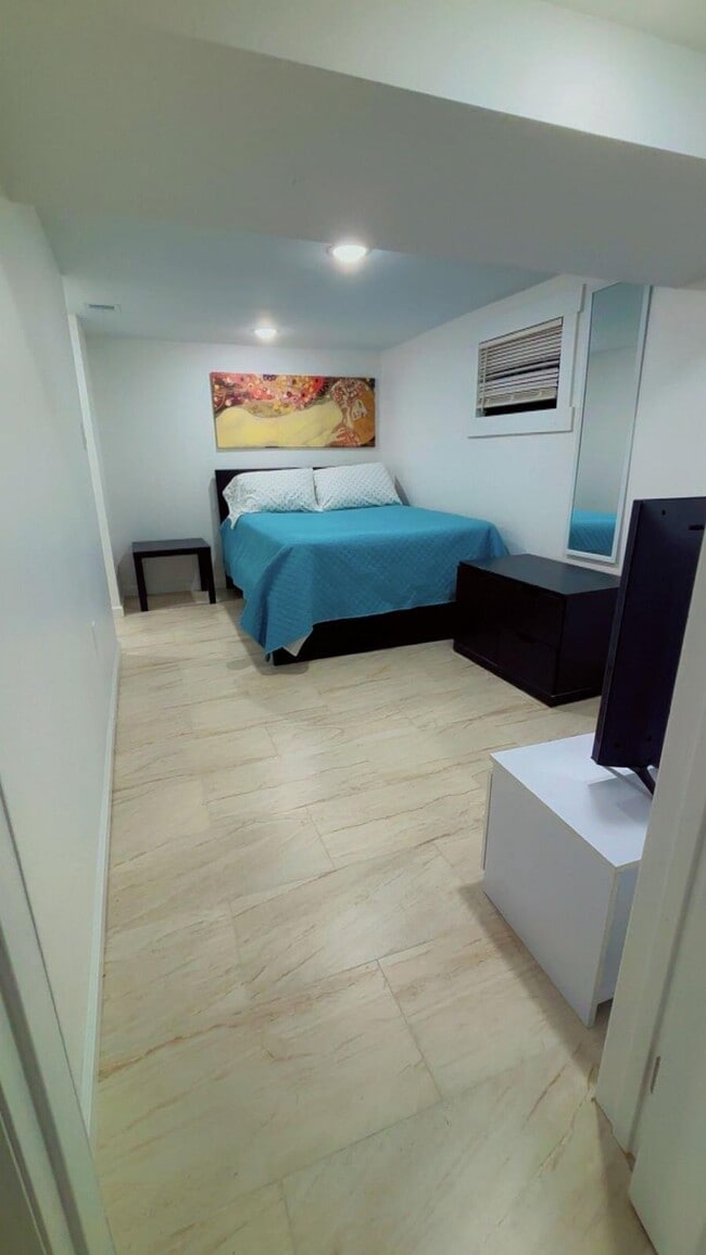 8 S Farview Ave, Unit 1 in Paramus, NJ - Building Photo - Building Photo