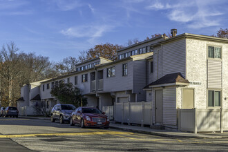 Surfside Village Condo in Staten Island, NY - Building Photo - Building Photo