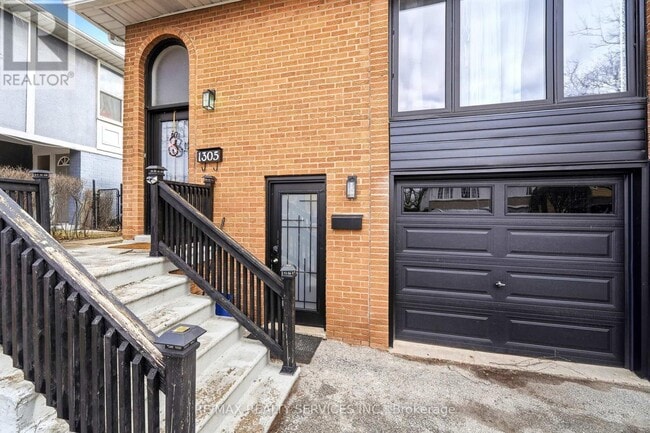 1305 Consort Crescent in Burlington, ON - Building Photo - Building Photo