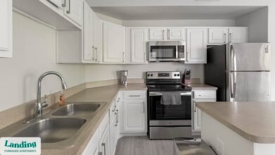 1601 W Arbrook Blvd in Arlington, TX - Foto de edificio - Building Photo