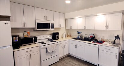 9337 N Tampa Dr in Eagle Mountain, UT - Foto de edificio - Building Photo