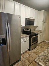 1061 Gamston Ln in Virginia Beach, VA - Foto de edificio - Building Photo