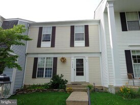 13494 Foxlease Ct in Herndon, VA - Building Photo