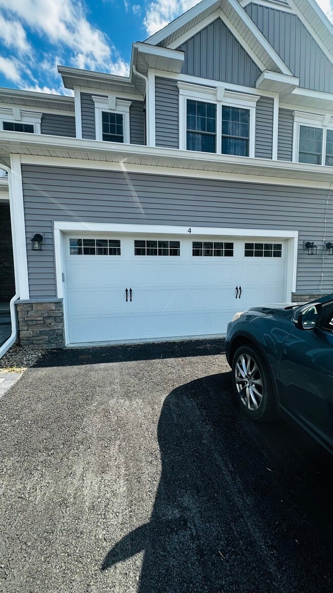property at 4 Orlop Pl