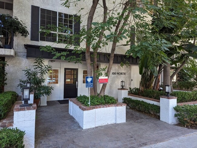 100 N Wetherly Dr in Los Angeles, CA - Foto de edificio - Building Photo