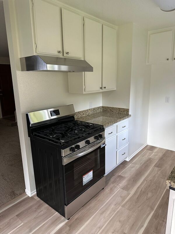 2323 Del Mar Rd in Montrose, CA - Building Photo - Building Photo