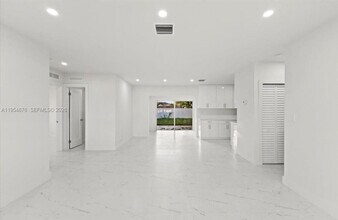 19320 NW 37th Ave in Miami Gardens, FL - Building Photo - Building Photo