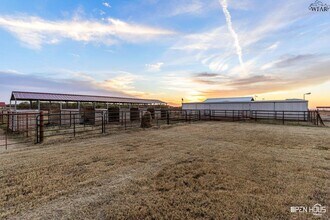 5639 Johnson Rd in Iowa Park, TX - Building Photo - Building Photo