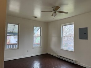 1316 Alpine Ave NW in Grand Rapids, MI - Building Photo - Building Photo