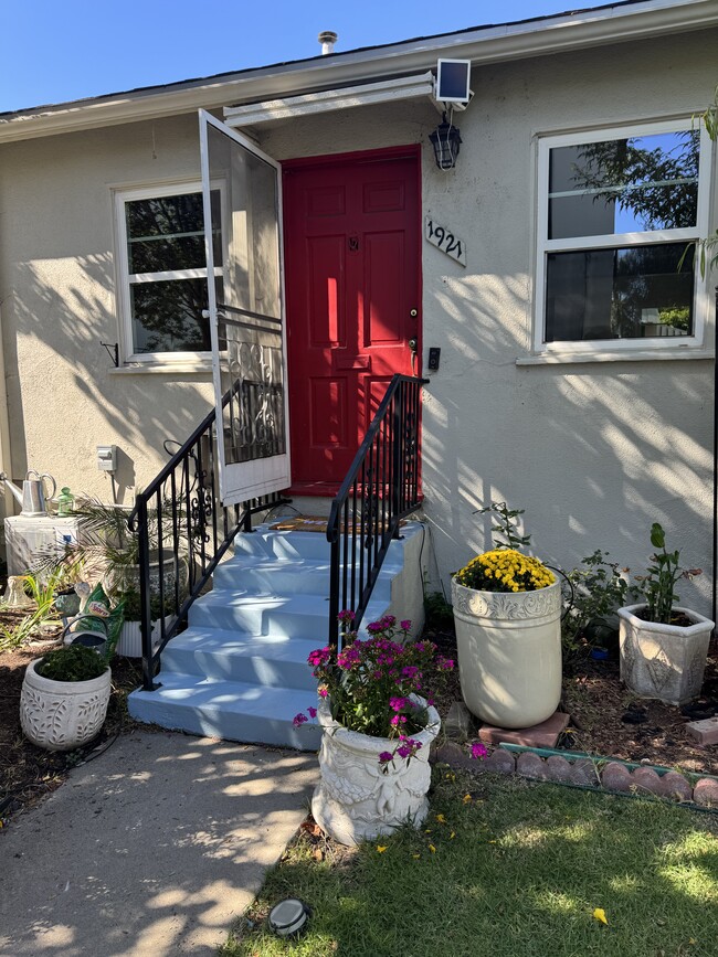 1921 Talmadge St, Unit 1921