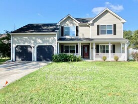 1319 Pinecroft Ln in Chesapeake, VA - Building Photo