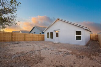 5231 Whirling Way in San Antonio, TX - Building Photo - Building Photo