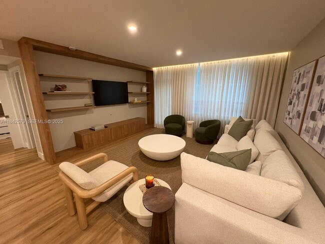 10185 Collins Ave, Unit 1220 in Bal Harbour, FL - Building Photo - Building Photo