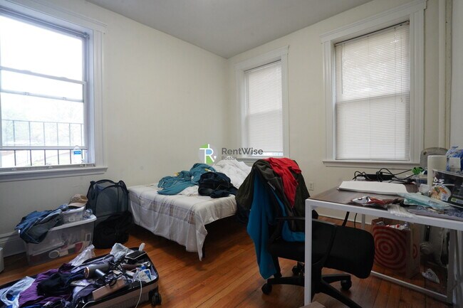 6 Camelot Ct