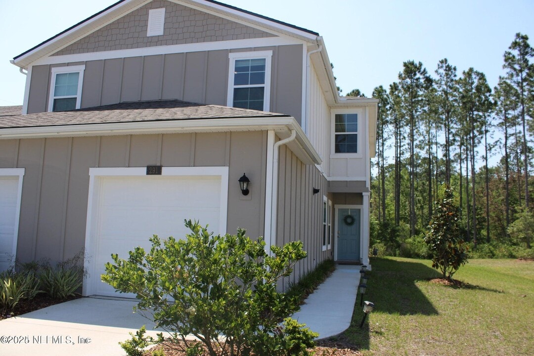 291 Coastline Wy in St. Augustine, FL - Foto de edificio