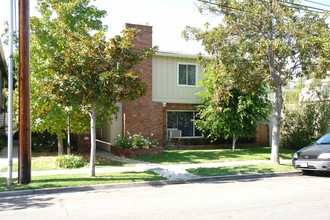 1015 N Louise St in Glendale, CA - Building Photo - Building Photo