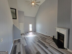 175 Stillwood Dr in Newnan, GA - Building Photo - Building Photo