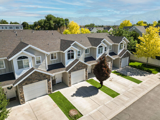 Angels Landing Townhomes in Layton, UT - Building Photo - Building Photo