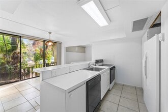 6436 Miami Lakes Dr in Miami Lakes, FL - Building Photo - Building Photo