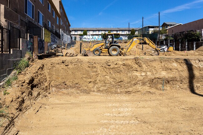 Eagle Rock 17 in Los Angeles, CA - Foto de edificio - Building Photo