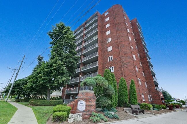 304 Bella Vista Apartments