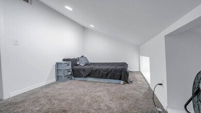 6040 River Trace Rd in Tampa, FL - Foto de edificio - Building Photo